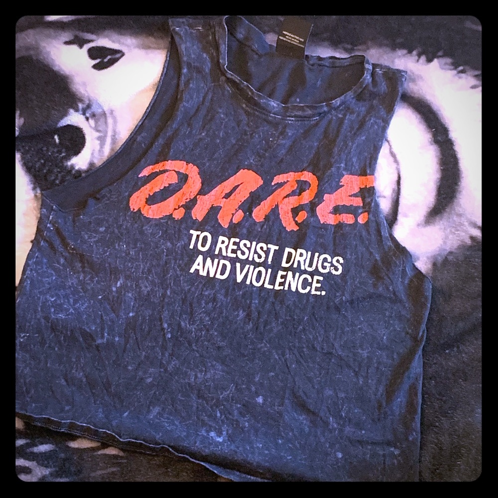 DARE D.A.R.E. Crop top